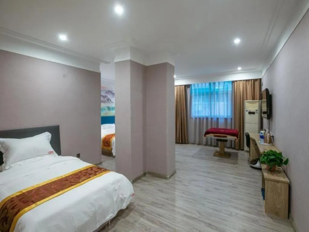 **  Shell Xinxiang Weibin District Railway Station Department Store Hotel China