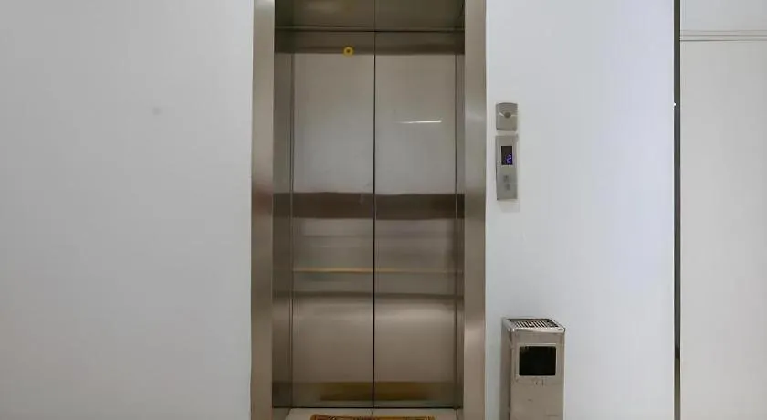 Shell Xinxiang Weibin District Railway Station Department Store Hotel 2*,  China